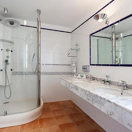 Villa Stunning With Breathtaking Ocean View